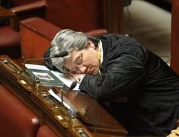 parlamentari-che-dormono-02