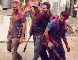 julia_kennedy_coldplay_india_140-v3
