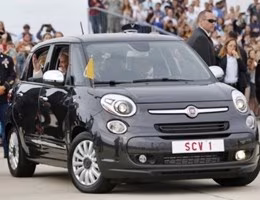 papa-fiat-500l_0