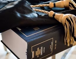 avvocato tribunale sentenza giudica