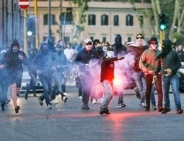 guerriglia scioperoscontri-tifosi