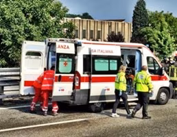 incidente-autostradale-ambulanza258