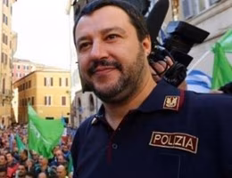 salvini_maglia_polizia_460x275-455x272