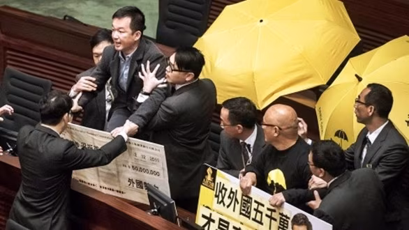 HONG_KONG_-_0114_-_Scontri_Legco