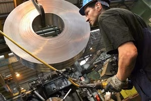 o-OPERAIO-lavoro stabilimento fabbrica