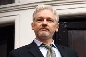 assange_439_thumb400x275