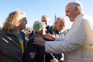 papafrancescosenzatetto_300-333x227