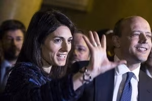 Altra scossa colpisce giunta Raggi. M5S smentisce: non traballa poltrona vicesindaco Bergamo
