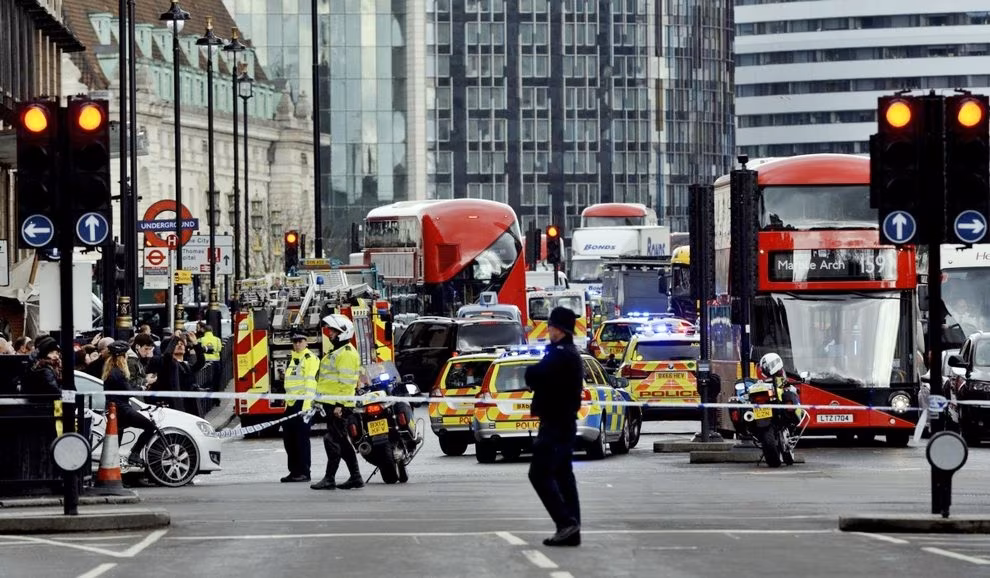 Attacco a Parlamento Londra, diverse persone ferite