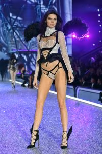 2016 Victoria's Secret Fashion Show in Paris - Show