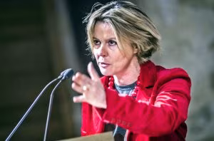 Obbligo vaccini, il decreto Lorenzin approda al Senato. E la lite continua