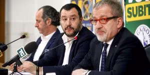Lega sancisce svolta nazionale, riconfermato Salvini. Cori contro Bossi