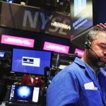 Trump scatena la guerra commerciale: dazi fino al 40% per dodici paesi. Analisti in allarme