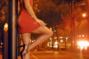 Prostituta fa esami maturità: “Vita in strada un inferno, smetterò presto”