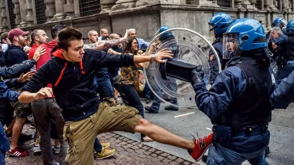 scontrimilano9352polizia