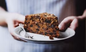 Guiness-fruit-cake-001-1024x623