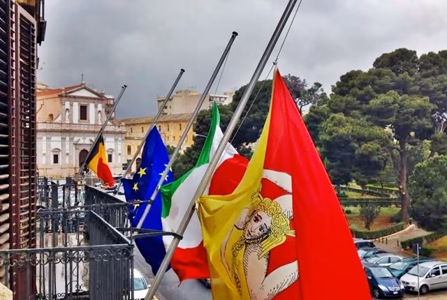 bandiere-a-palazzo-dorleans