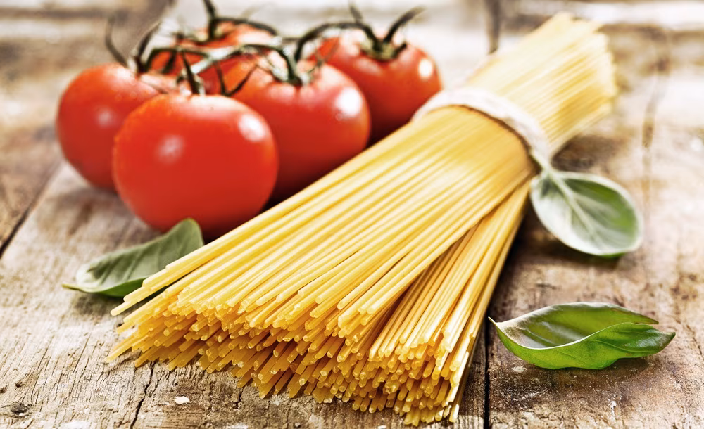 8_Spaghetti-al-pomodoro_pasta-cruda