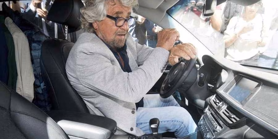 M5s, Grillo irritato con Fico e ortodossi. “Chi non è d’accordo è fuori”