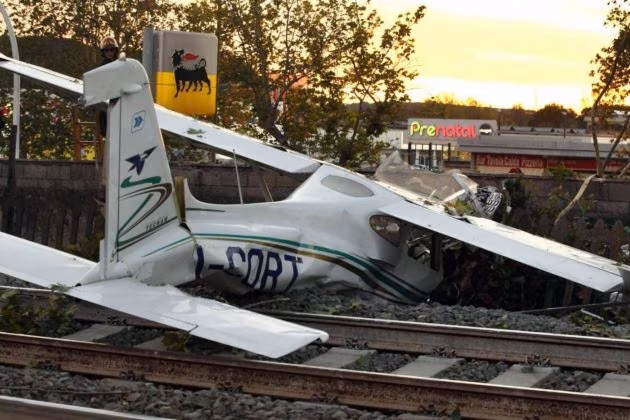 Aereo da turismo ultraleggero precipita in sulla linea ferroviaria dell'alta velocità a Roma
