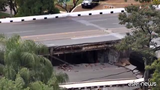 Brasilia, crolla un tratto della strada
