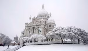 parigi montmartre neve