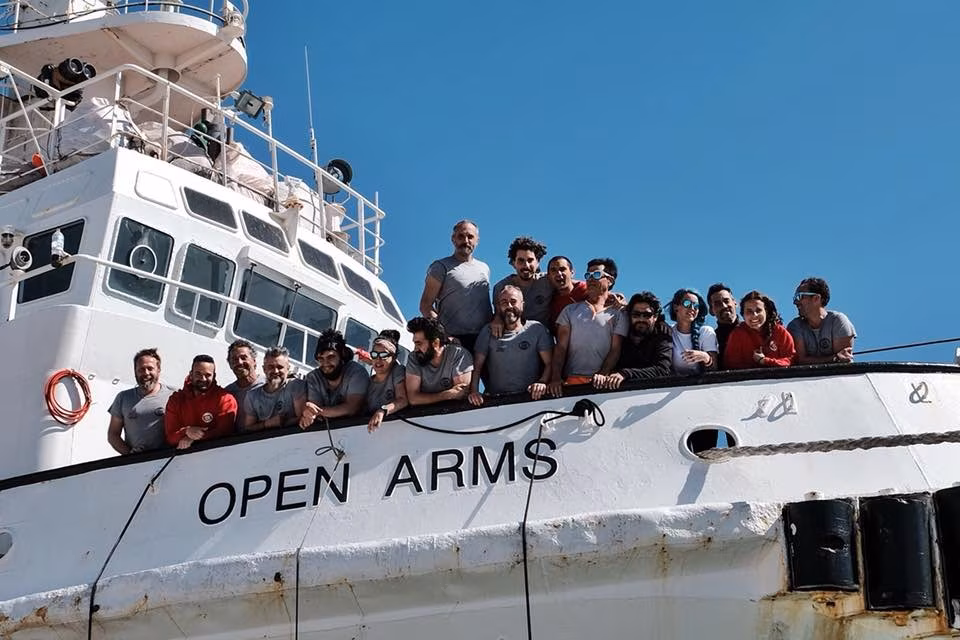 nave-open-armsmigranti
