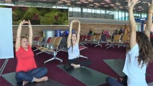 yoga ai gate negli aeroporti
