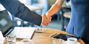 agentesottocoperturaaffarimano