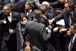 bagarre-camera-tafferugli