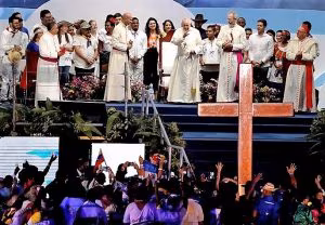 El papa llega para el tradicional Vía Crucis de la JMJ en Panamá