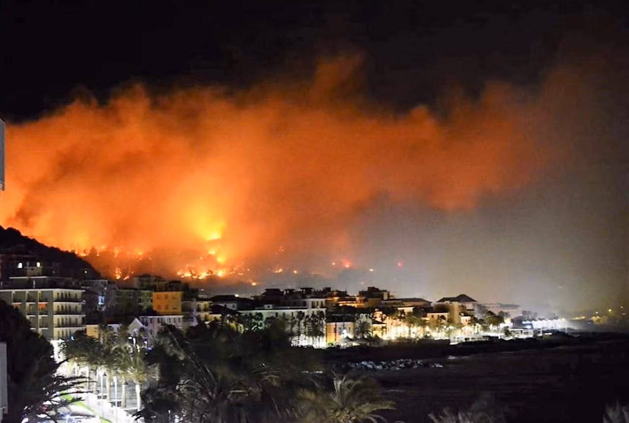Vasto incendio a Cogoleto