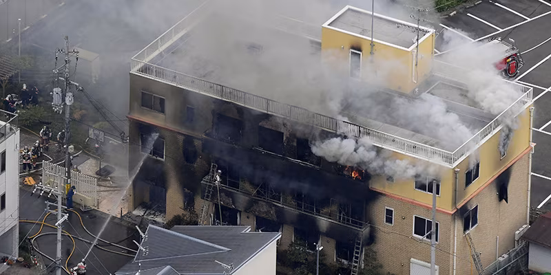 Appicca fuoco in studio di animazione, 13 morti