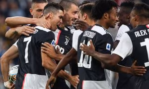 Ronaldo.Juve.gruppo.esultanza.