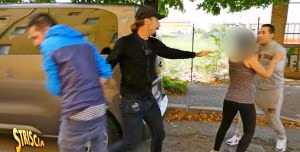 Troupe Striscia aggredita