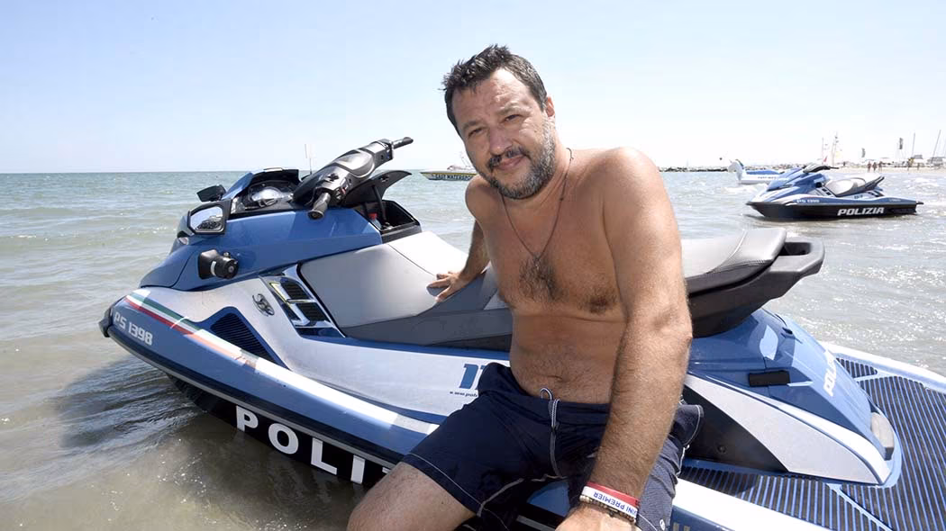 Il Ministro Matteo Salvini in spiaggia a Milano Marittima