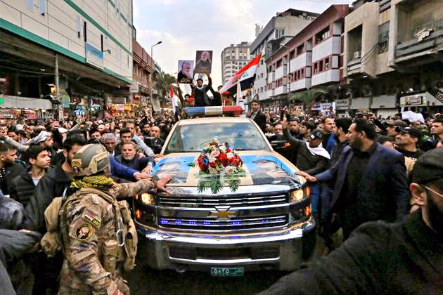 Iracheni al funerale di Soleimani