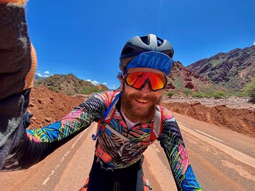 Musica/ "Non voglio cambiare pianeta", docutrip in bici per Jovanotti