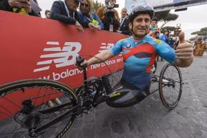 Cronaca/Incidente stradale in hand-bike per Alex Zanardi: è grave