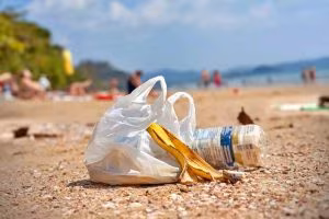 rifiuti-plastica-spiaggia