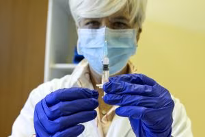 Ospedali britannici avvertiti: scorta vaccini arriva tra 10 giorni