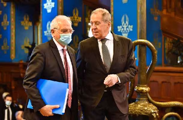 Josep Borrell e Sergei Lavrov
