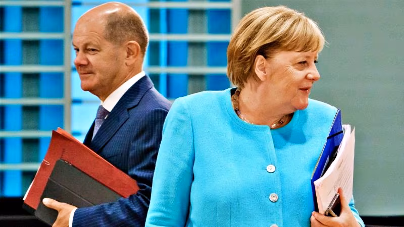 Olaf Scholz e Angela Merkel