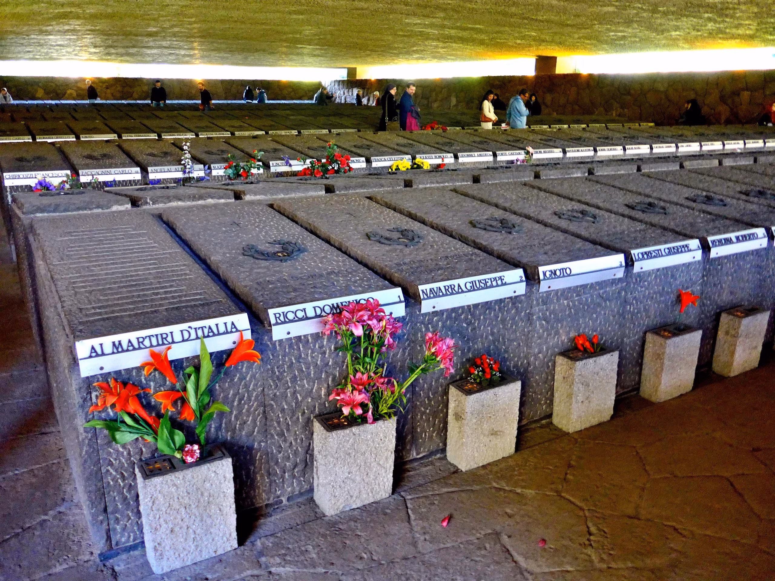 Sacrario_Fosse_Ardeatine-min