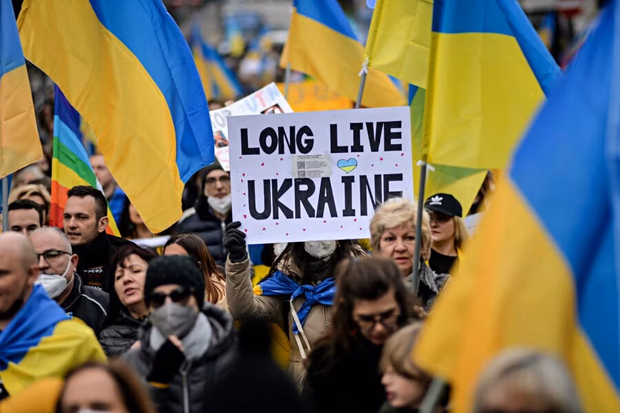 Corteo di cittadini Ucraini da Stazione Centrale contro l’invasione russa in UcrainaCorteo di cittadini Ucraini da Stazione Centrale contro l’invasione russa in Ucraina