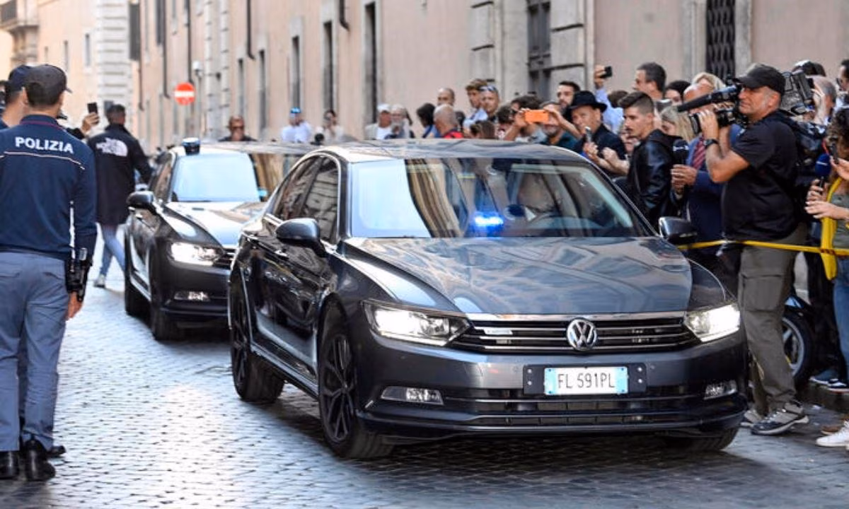 2022_arrivo-berlusconi-