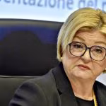 Calderone chiude la porta al salario minimo: “La soluzione è nei contratti collettivi”