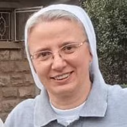 Suora Simona Brambilla