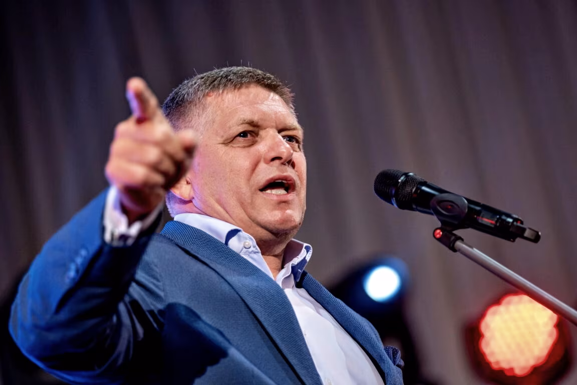 Slovacchia, la svolta filorussa di Fico nel cuore di Visegrad: “Basta armi all’Ucraina”