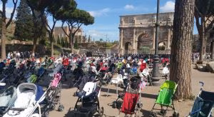 2439489_1223_passeggini_vuoti